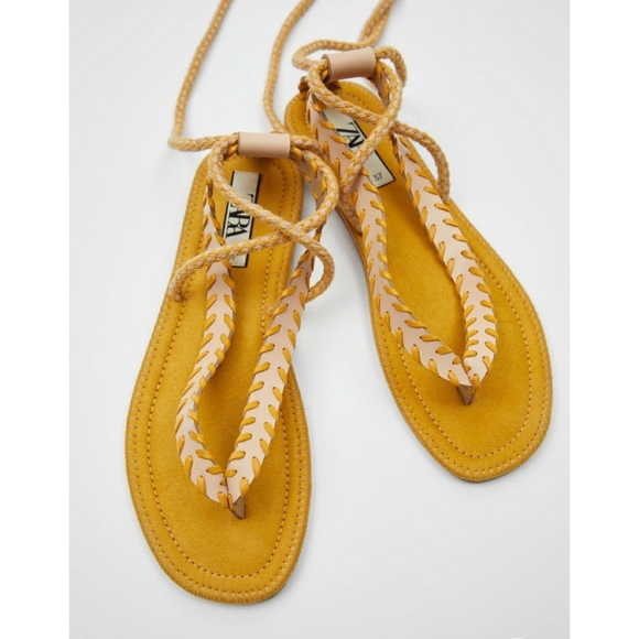 🦊NWT🦊 Zara Tasseled Tie Flat Sandal
